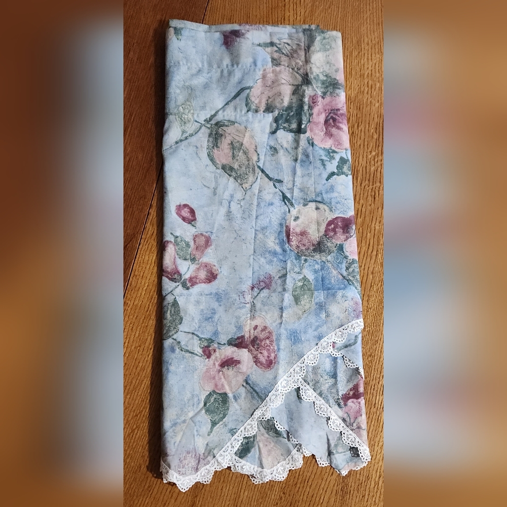 Valance, multi color w/flowers